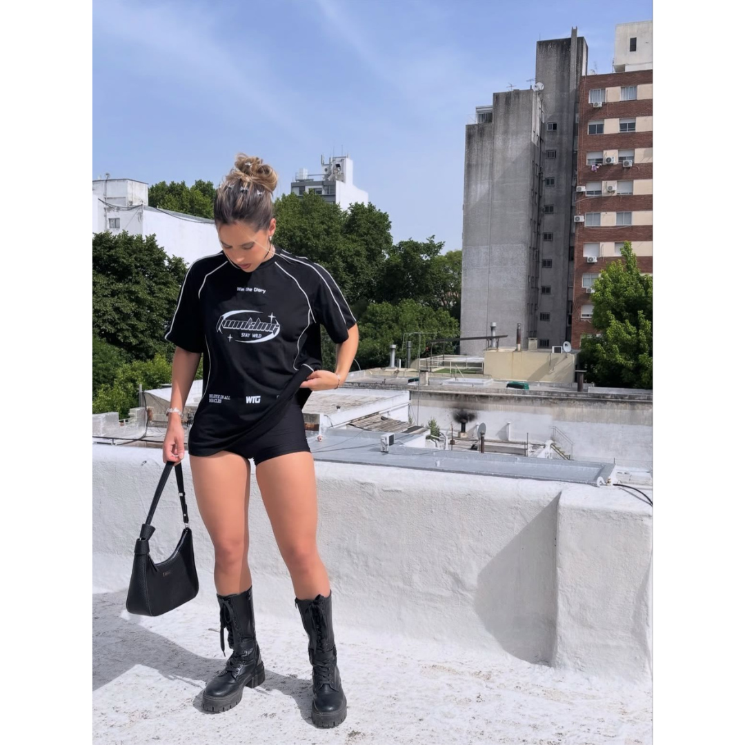 Remera oversize negra