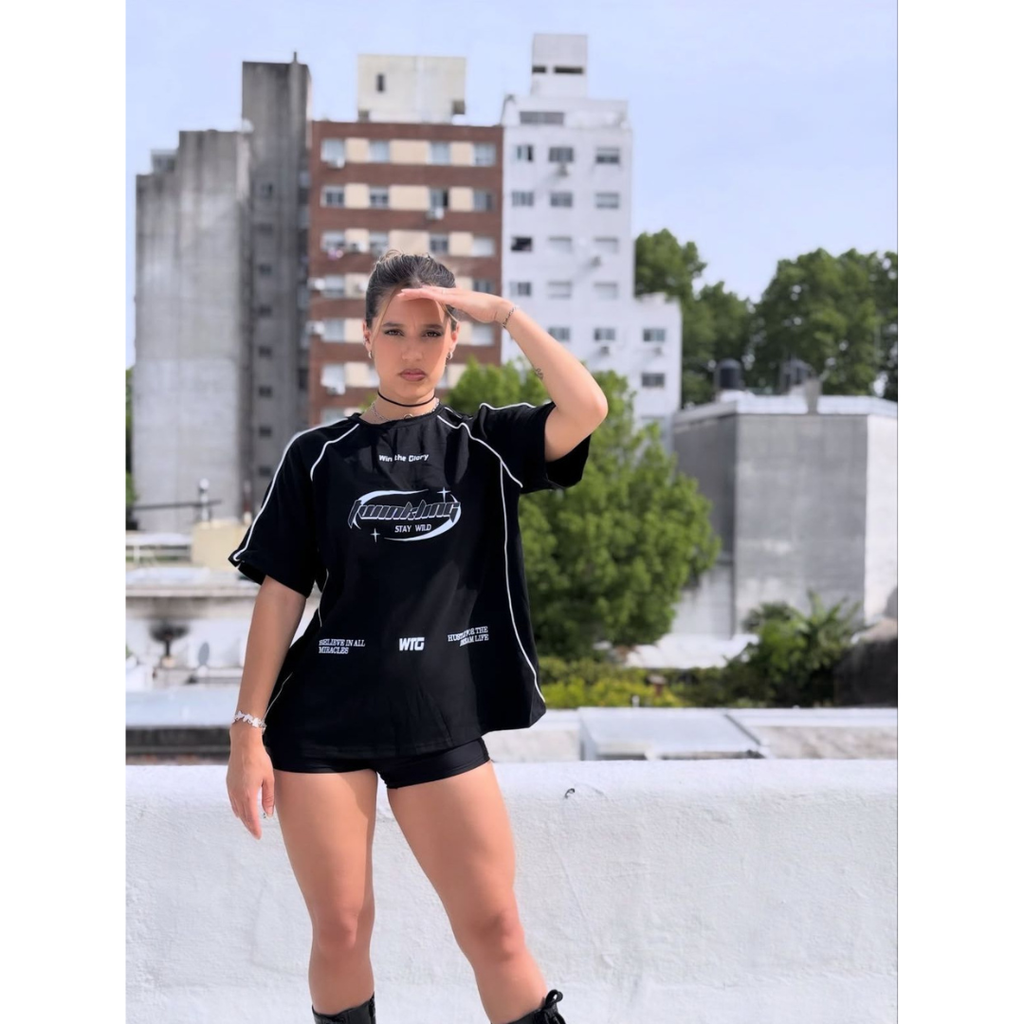 Remera oversize negra